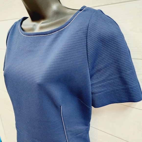 Piazza Sempione Shift Dress - Picture 3 of 10